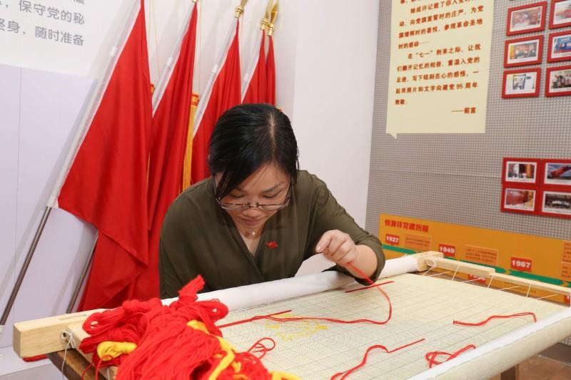 到了退休年龄是先申领失业金还是先办养老保险你好？游戏画面